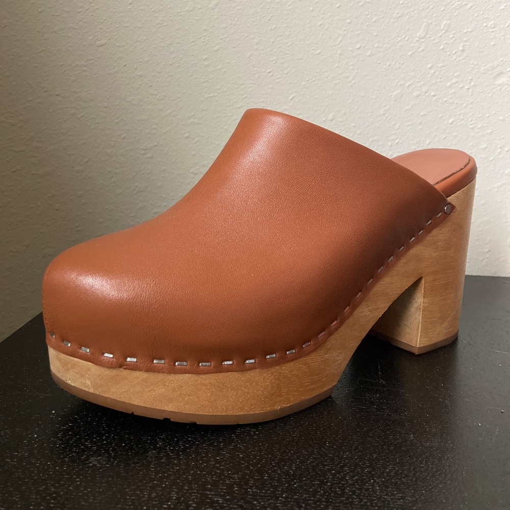 Size 7 Women’s Marlo Clog in Luggage by Charlotte Stone shoes